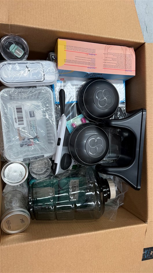 Assorted Box of Homeware Items. NB: Items may not be in original packaging