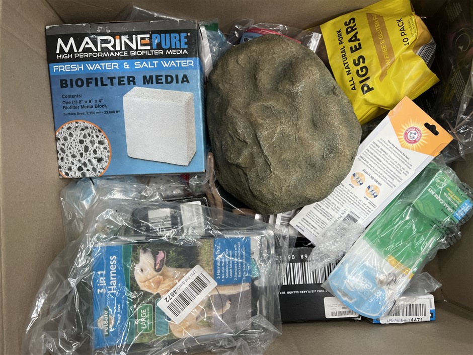 11 x Assorted Pet Products. NB: Photo as is. Some Not in Original Packaging