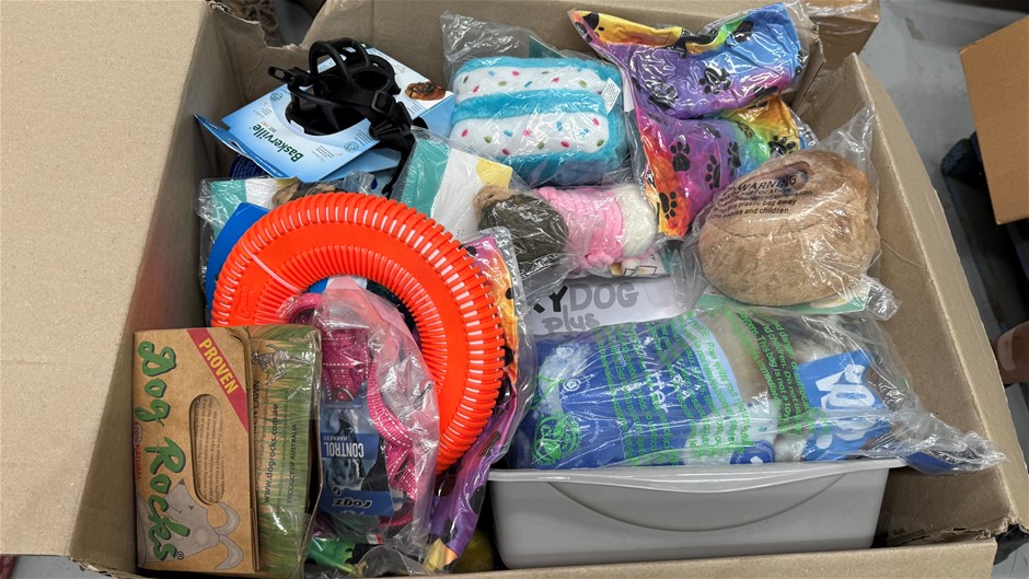 Assorted Box of Pet Items.  NB: Items may not be in original packaging and