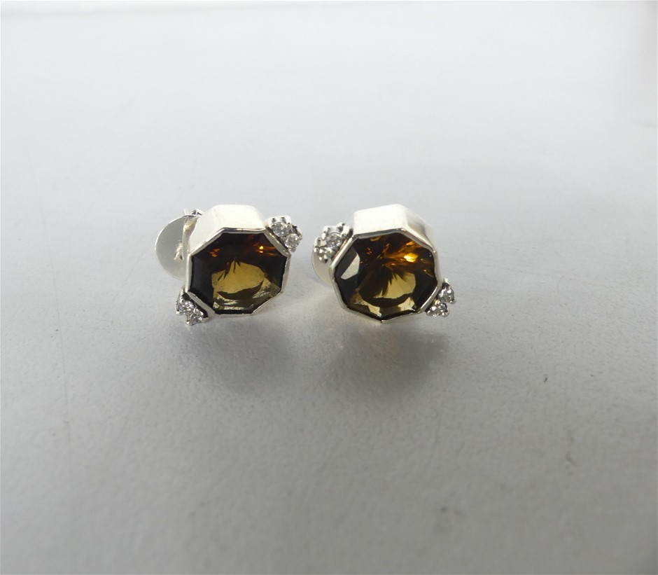 A Pair Of Silver Tone Geometric Stud Earrings