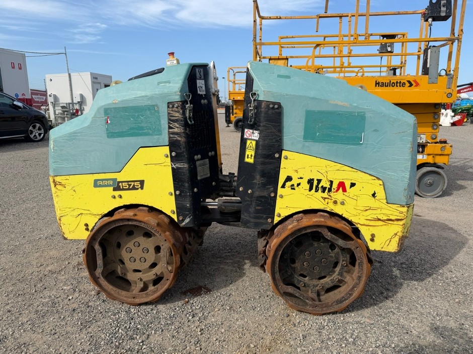 <p>2018 Ammann ARR1575 Articulated Pad Foot Trench Roller</p>