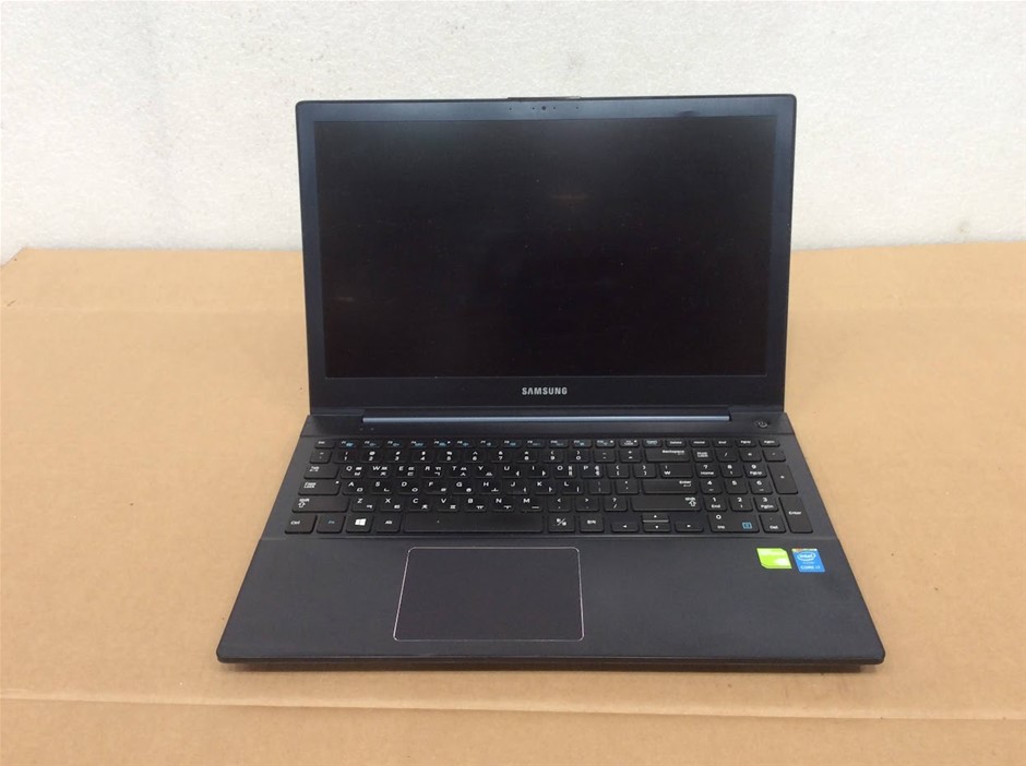 SAMSUNG Laptop NT870Z5G-X72S i7-4720HQ 8GBRAM 256GB Black