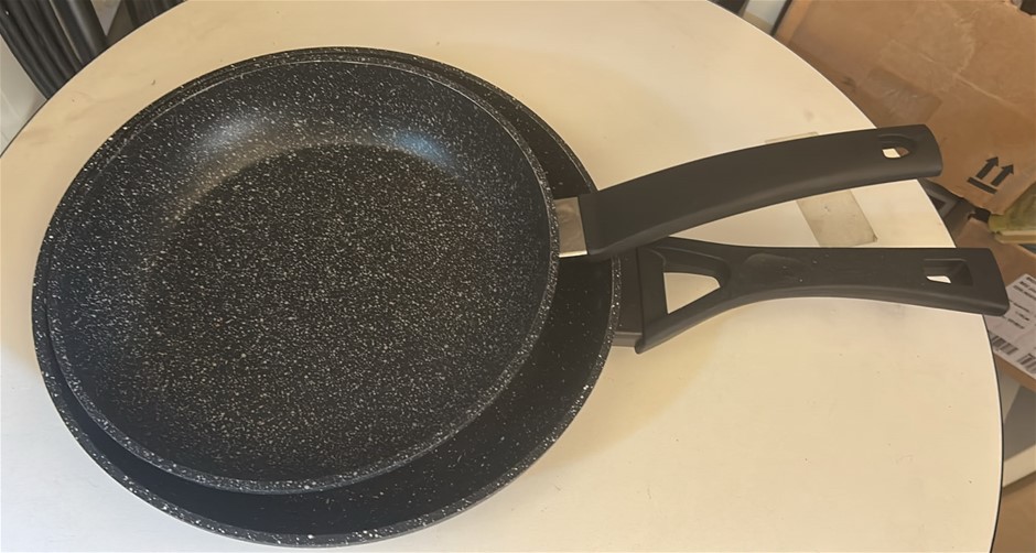 2x Frying Pans