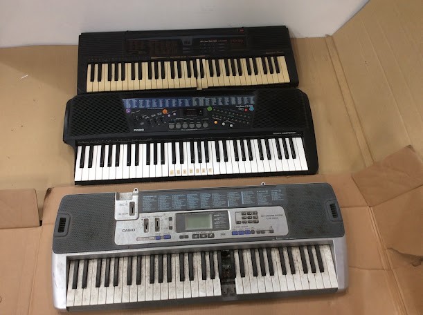 Kawai FS730&Casio CT-700&Casio LK-100 Electronic Keyboard (Lot of 3)