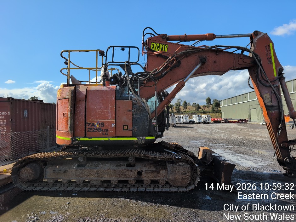 2017 Hitachi ZX225USLC-5-DB Excavator (Site ID: EXCV18)