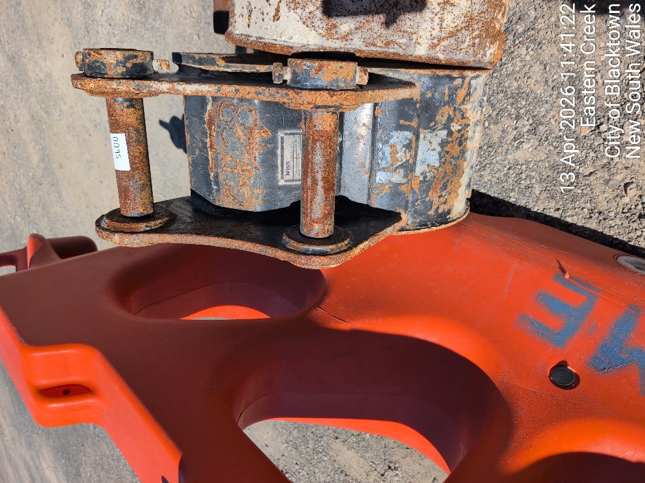<p>EXCAVATOR BUCKET (Site ID: 95.01)</p>