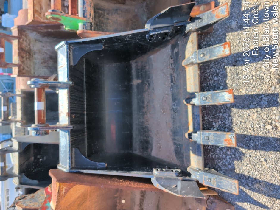 <p>EXCAVATOR BUCKET (Site ID: 95.06)</p>
