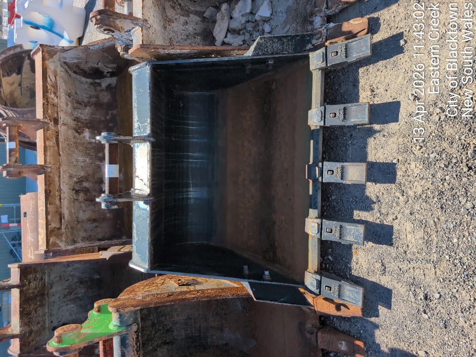<p>EXCAVATOR BUCKET (Site ID: 95.04)</p>