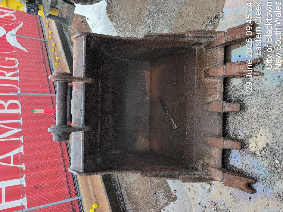 EXCAVATOR BUCKET (Site ID: 246)
