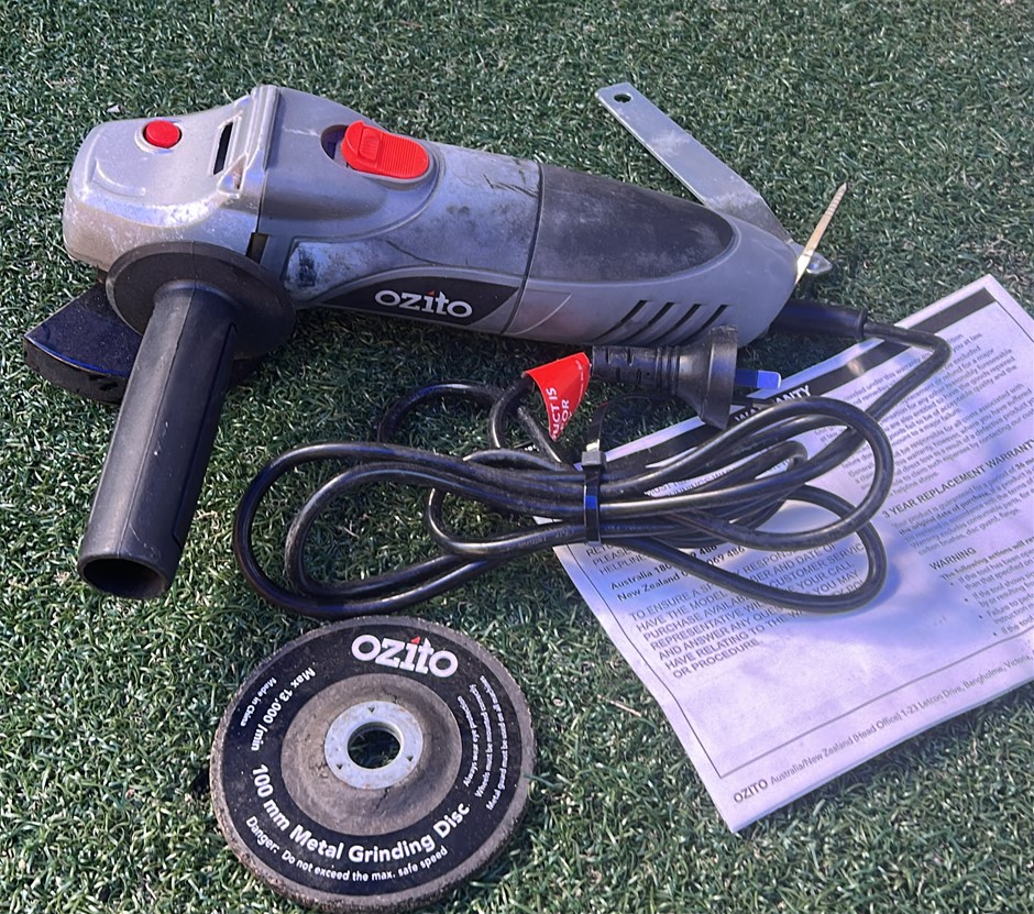OZITO 100mm Angle Grinder (AGS-4050)