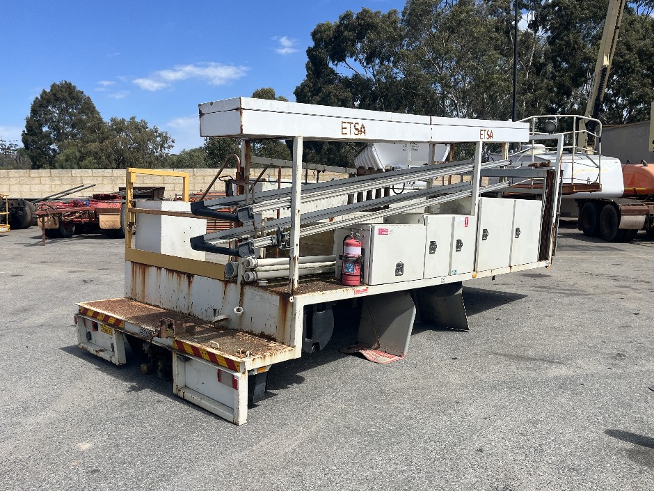 TRUCK TRAY WITH TOOLBOXES