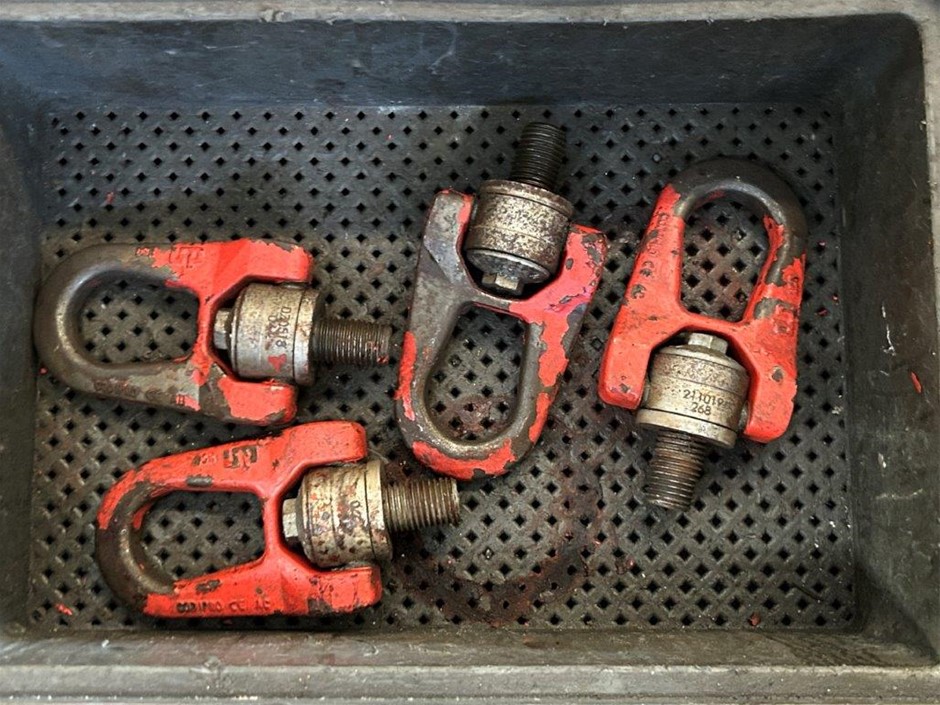 4 x double-swivel lifting rings, supplied in crate