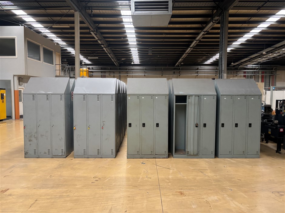 5x 3-Door Personnel Lockers
