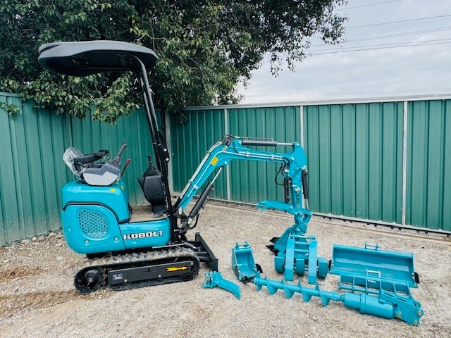 <p>KX135 Excavator KUBOTA Engine with Multiple Attachments (Unused - 2026)<