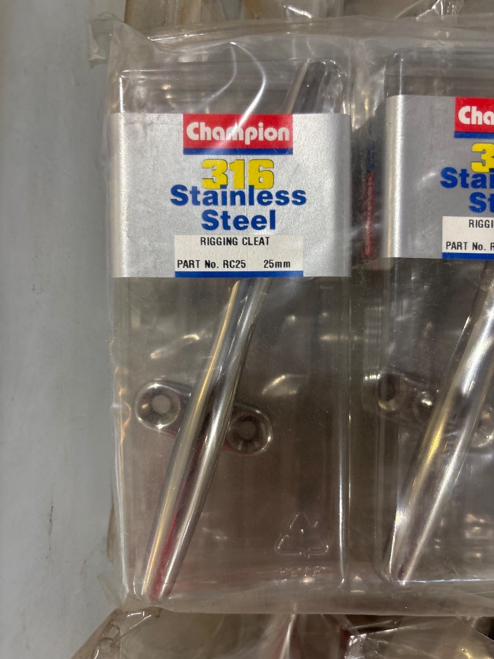 Quantity of Champion Rigging Cleat