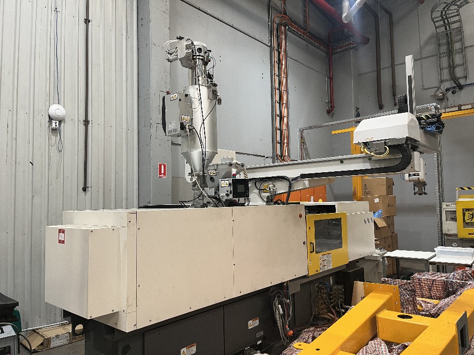 <p>Injection Moulding Machine</p>