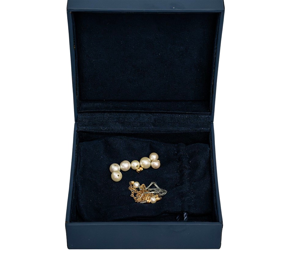 14kt Yellow Gold White Pearl Necklace. RRP: $500. NB: necklace broken so al