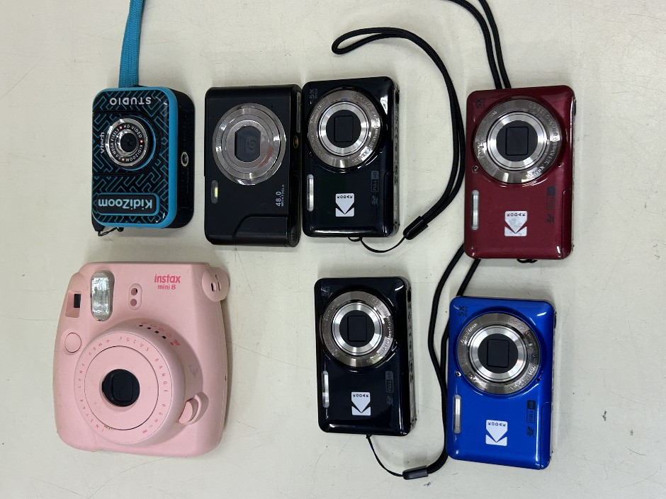 7 x Assorted Compact & Digital Cameras including