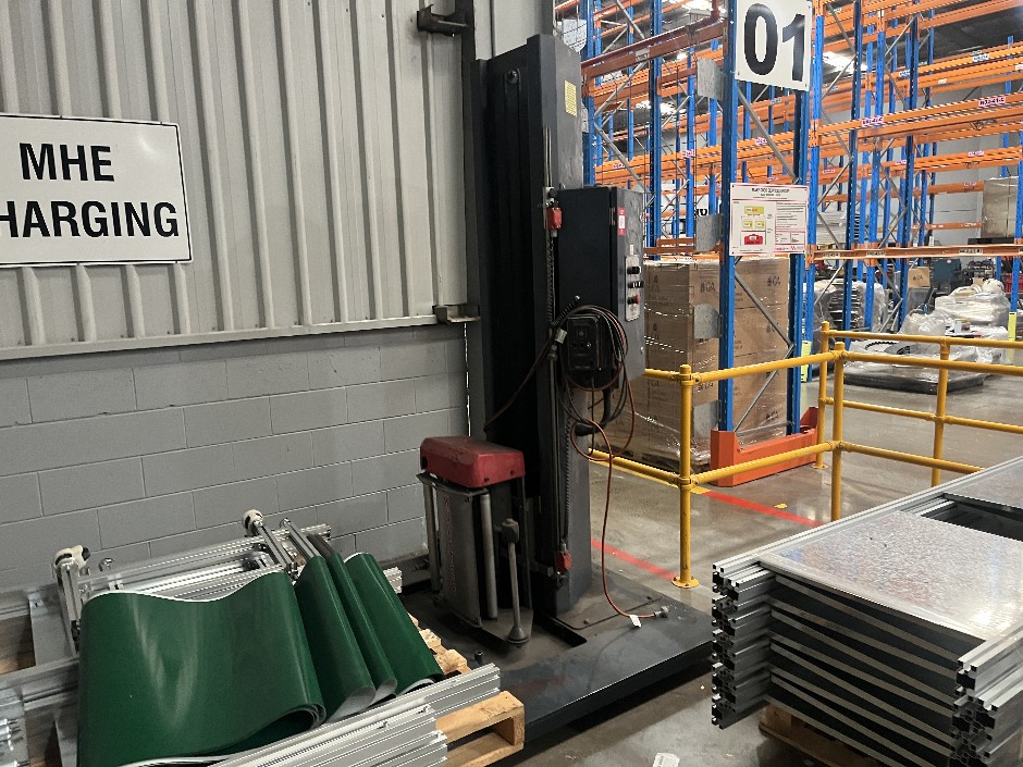 <p>Automatic Pallet Wrapper</p>