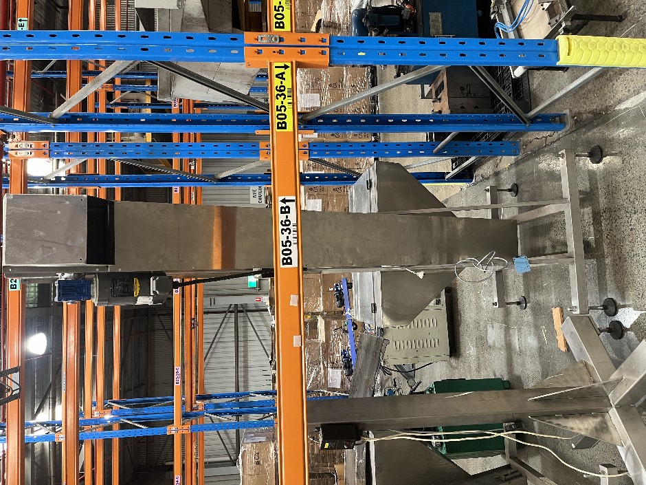 <p>Steel Hopper With Conveyor Belts</p>