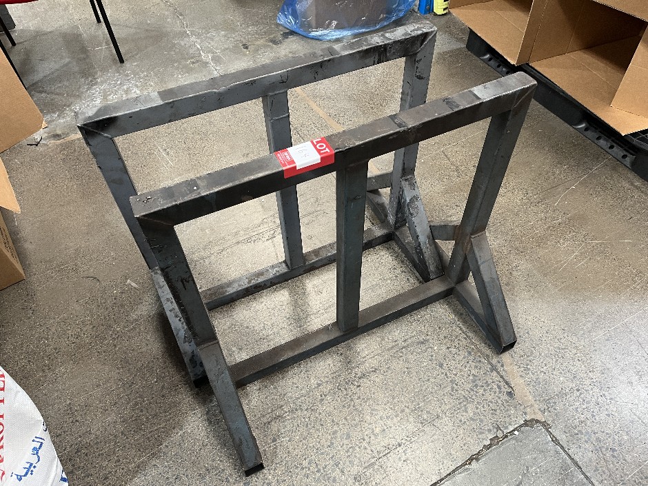<p>2x Steel Sawhorses</p>