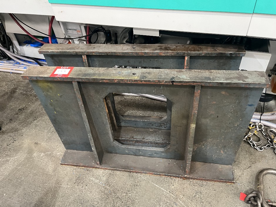 <p>2x Steel Legs</p>