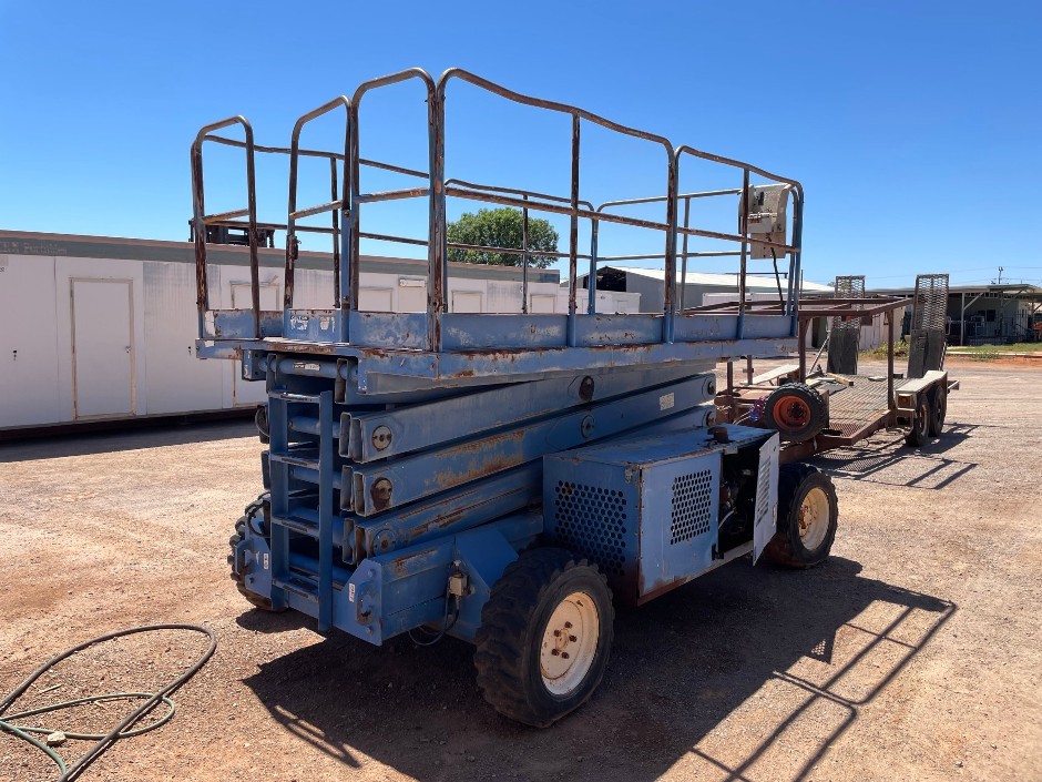 <p>1996 Upright LX41 4WD Scissor Lift</p>