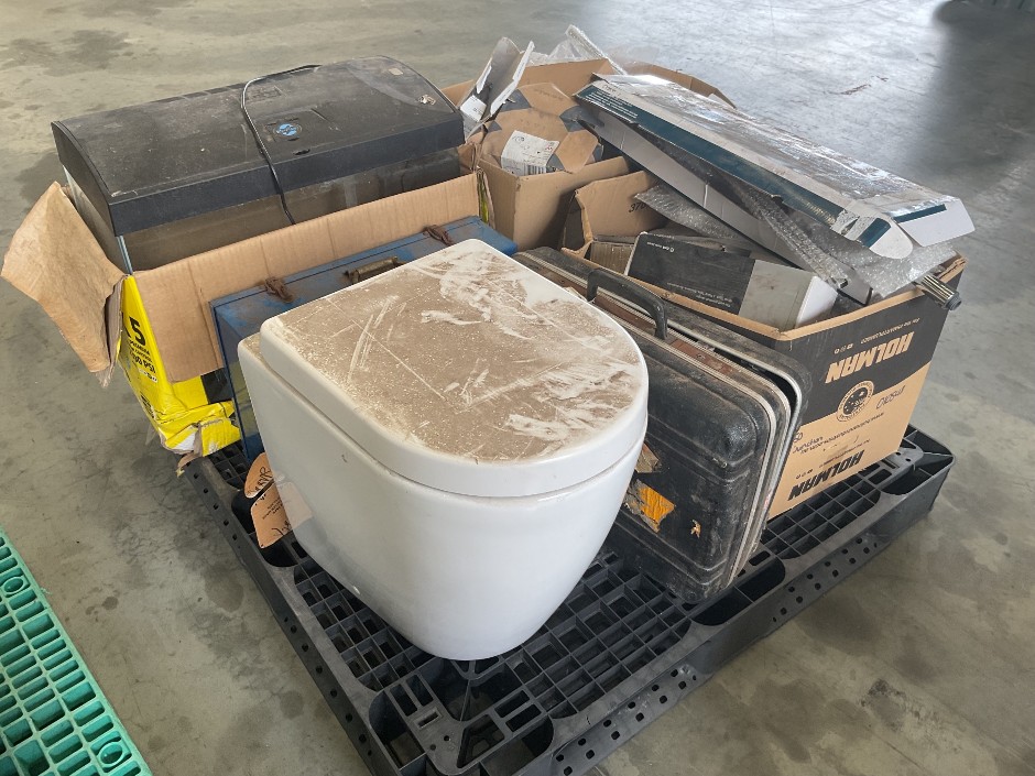 <p>Bathroom Renovation Products, Fish Tank and Tools</p>