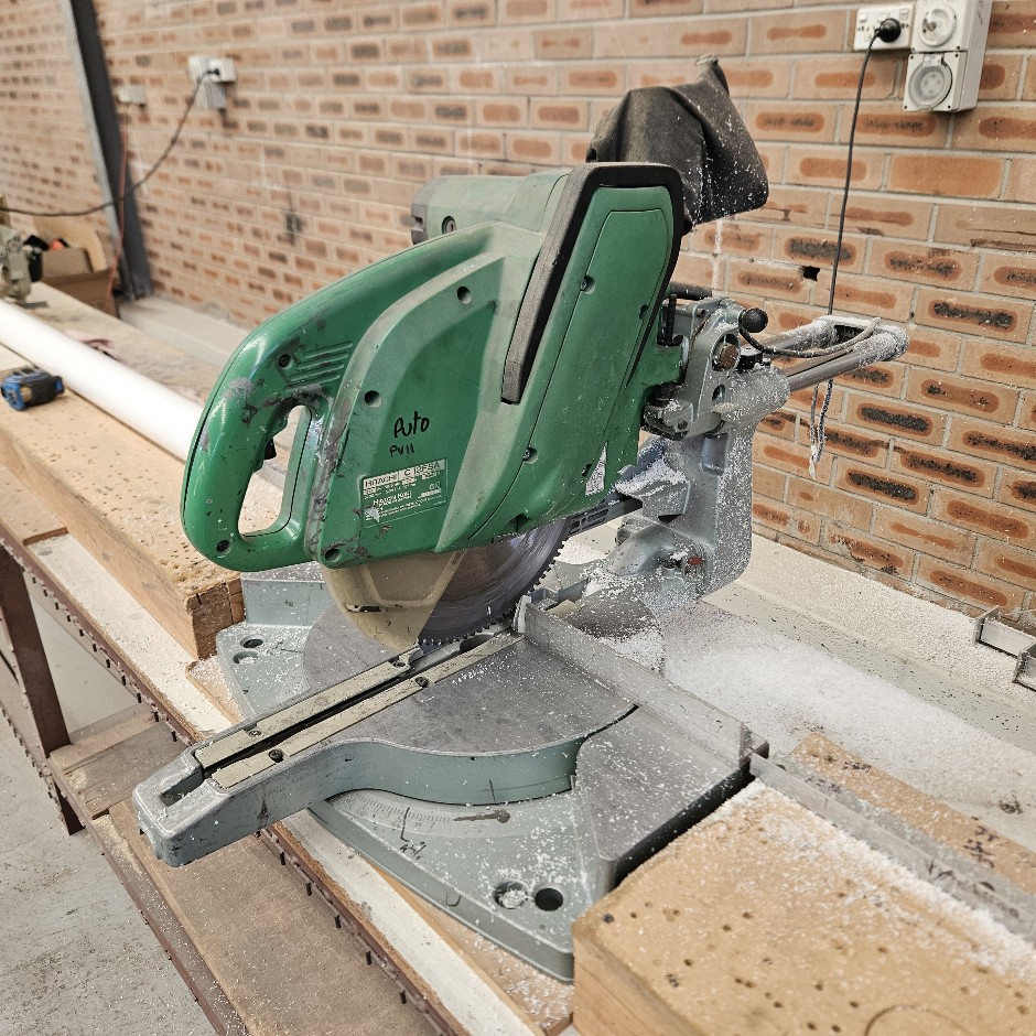 Hitachi 305mm Compound Mitre Saw