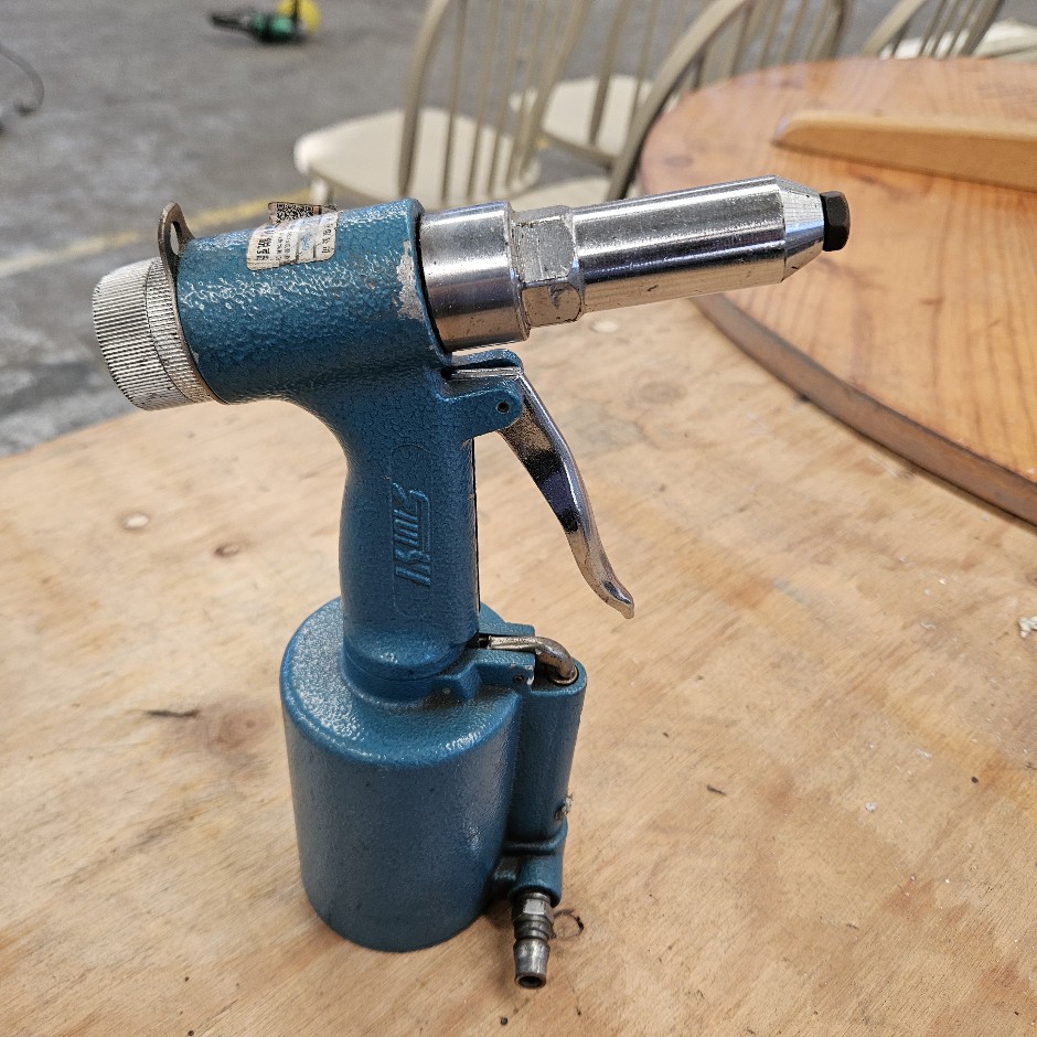 3/16" Hydraulic Air Riveter