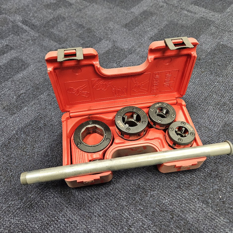 <p>Terraja 600 BSPT Manual Ratchet Pipe Threader</p>