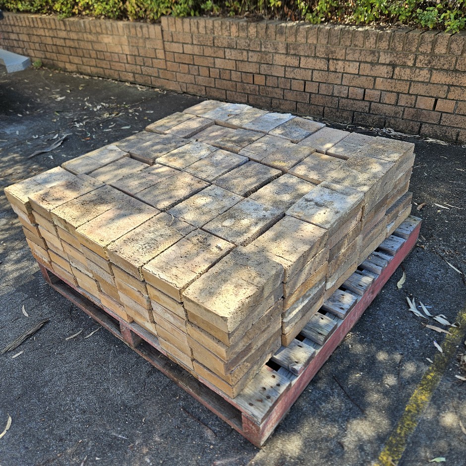 <p>Clay Paver 230mm x 150mm Quantity 210</p>