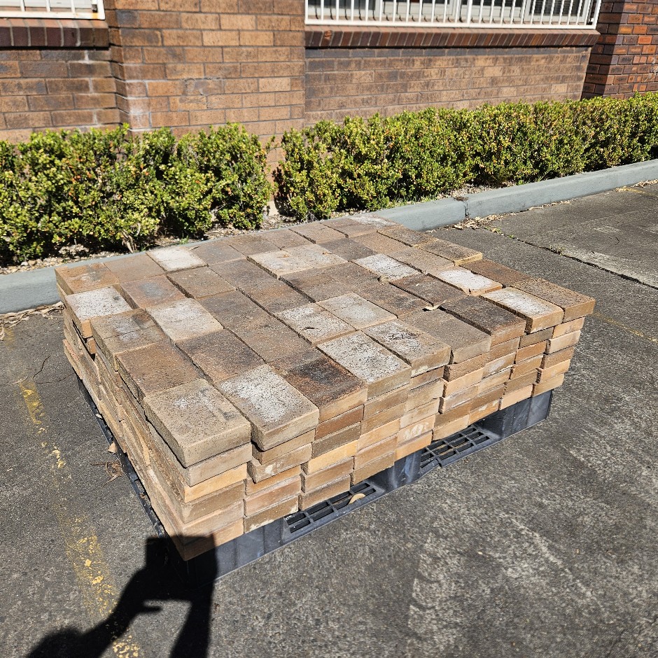 <p>Clay Paver 230mm x 150mm Quantity 270</p>