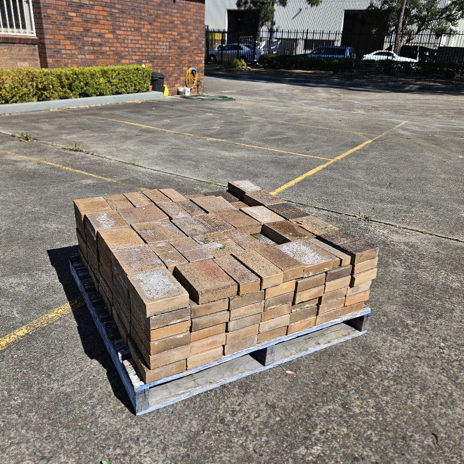 <p>Clay Paver 230mm x 150mm Quantity 193 Full/ 17 Half Pieces</p>