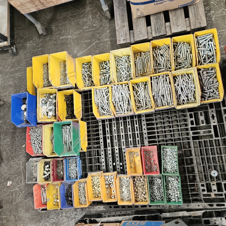 <p>Various Screws and Bolts</p>