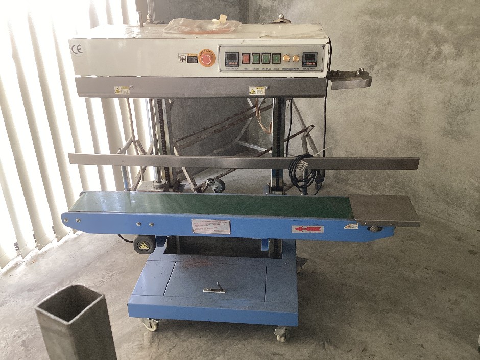 <p>Continuous Band Sealer</p>