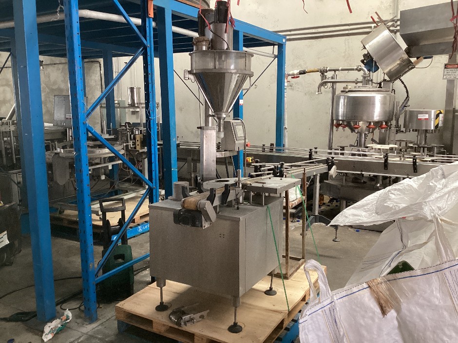 <p>Auger Filler With Conveyor</p>