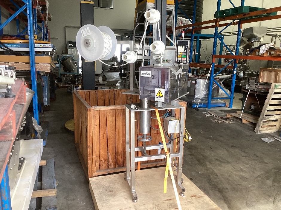 <p>Bosspak Dessacant Dispensing Machine</p>