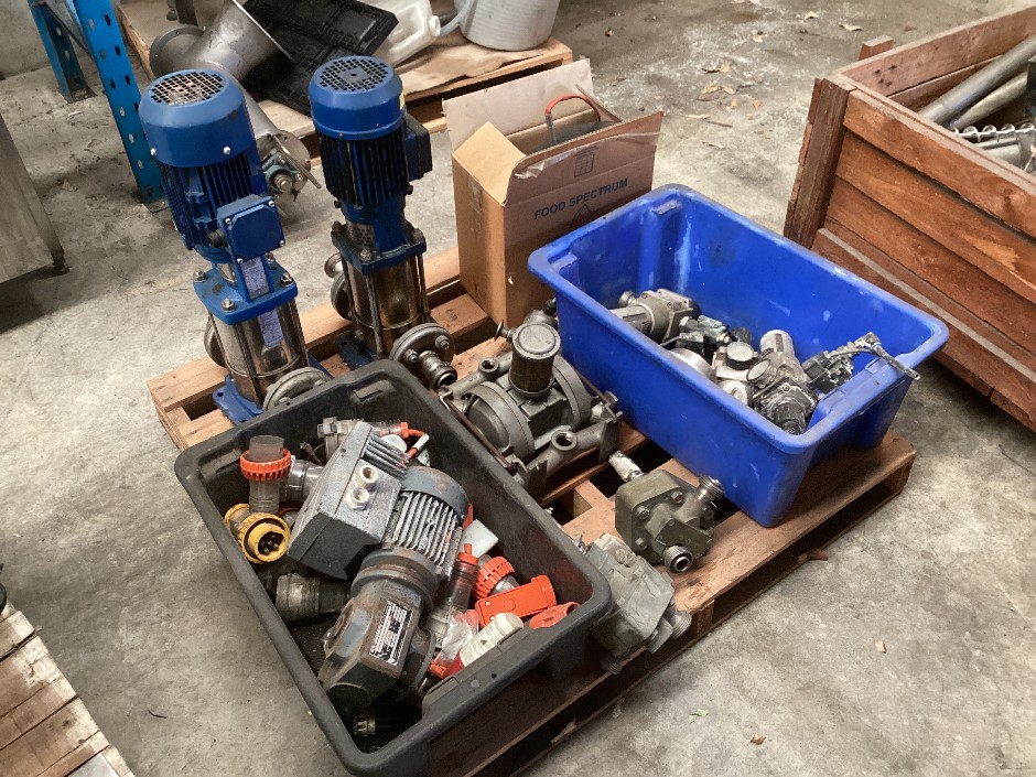 <p>Pumps and Assorted Parts</p>