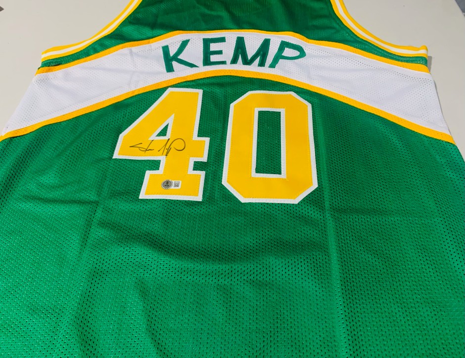 <p>Shawn Kemp Signed Jersey - Seattle SuperSonics - Beckett authentication<