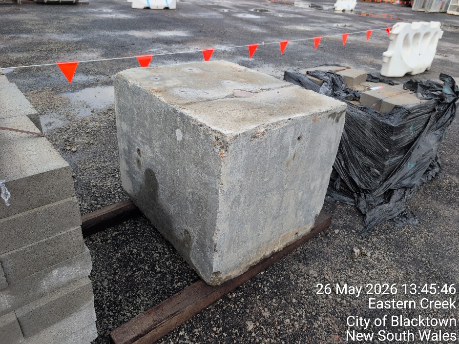 <p>CONCRETE BLOCK (Site ID: 198)</p>