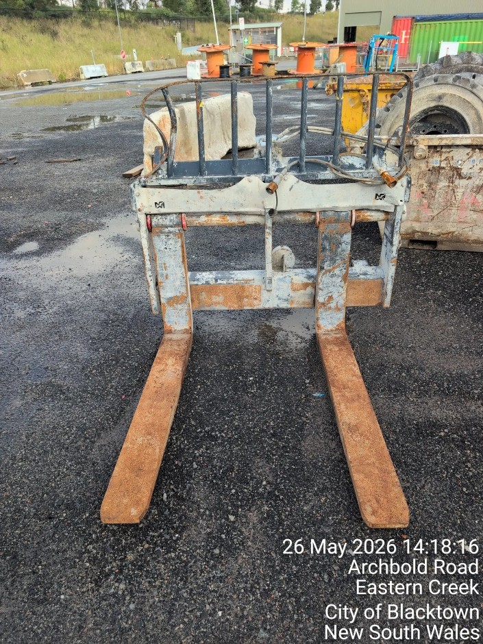 TELEHANDLER PALLET FORKS (Site ID: 229)