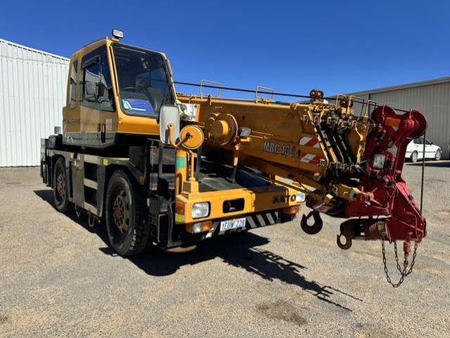 <p>2015 Kato MR-130-R Rough Terrain Crane</p>