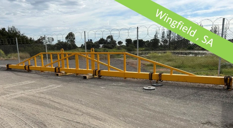 Large Crane Lifting Bar *Located Wingfield*