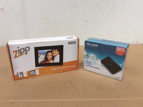 TP-Link TL-SG1005D Switch & Zipp DP-700 Digital Photo Frames - New
