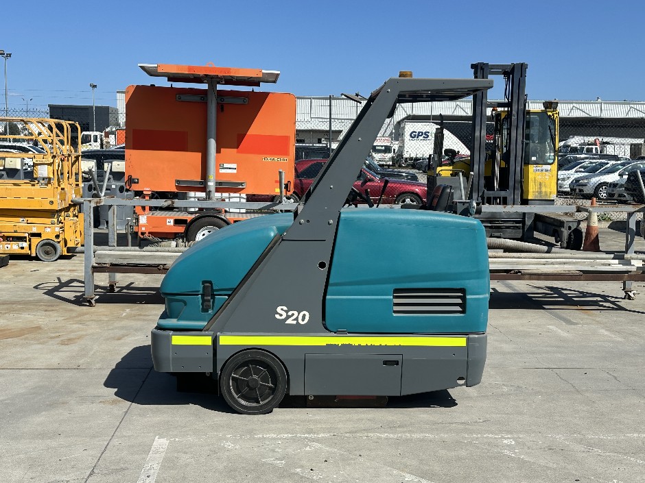 Tennant S20 LPG Sweeper