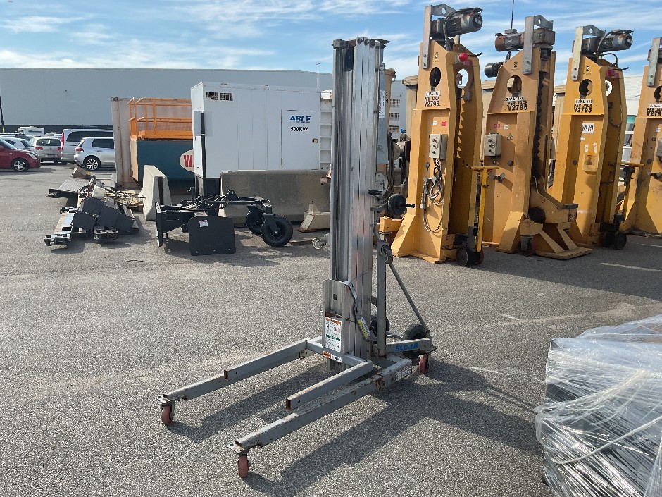 Genie SLC18 Material Hoist