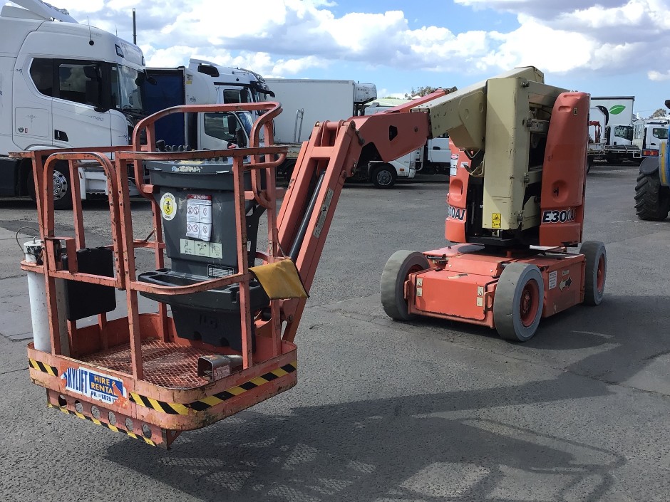 1999 JLG E300AJ Electric Boom Lift