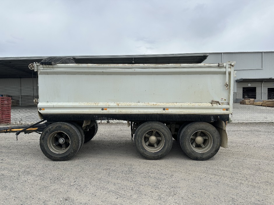 2001 Westside 8-ASD Tri-Axle Dog Tipper Trailer