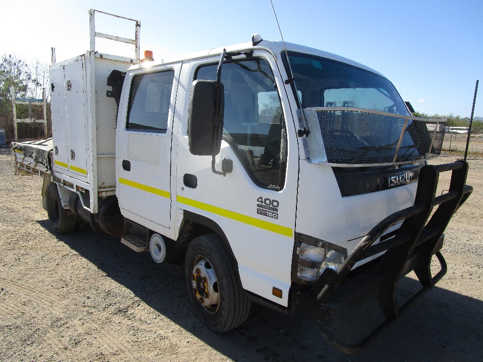 2005 ISUZU NPR 400 CREW   6x2 Tray Truck